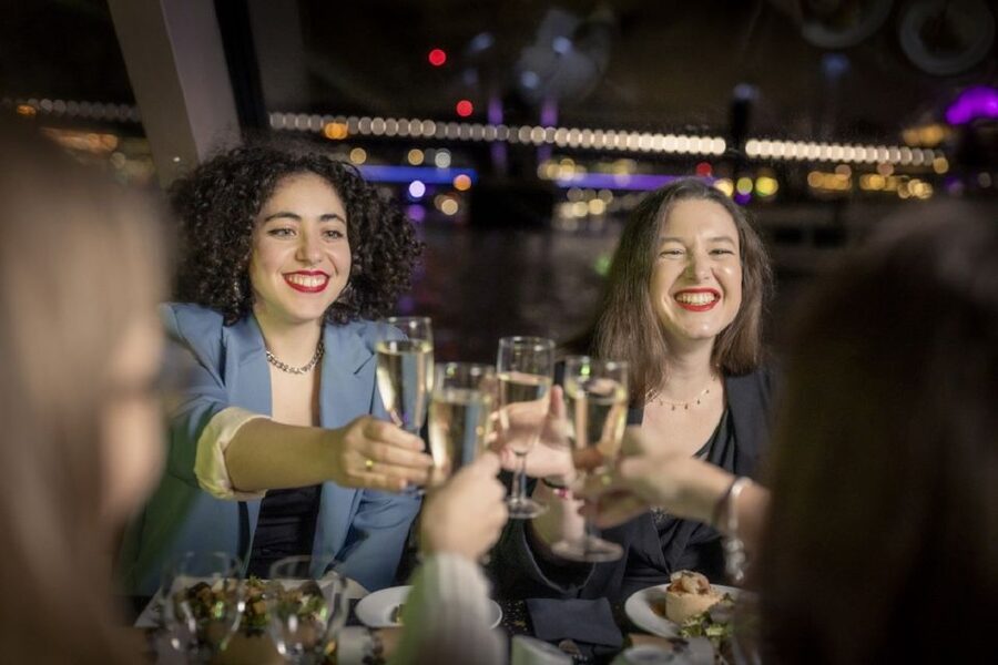 London: Festive New Year’s Eve 4-Course Dinner Cruise - Tower Bridge, Canary Wharf, and the Docklands
