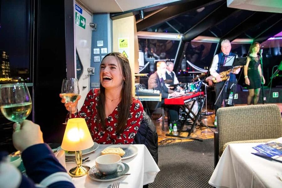 London: River Thames Dinner Cruise with Live Jazz - An evening that combines sightseeing, supper, and live music