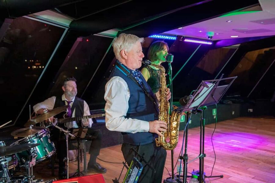 London: River Thames Dinner Cruise with Live Jazz - Boarding at Westminster Pier and finding your table
