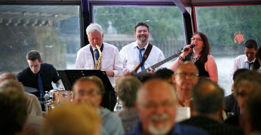London: River Thames Dinner Cruise with Live Jazz - Food, drinks, and the real cost of the evening