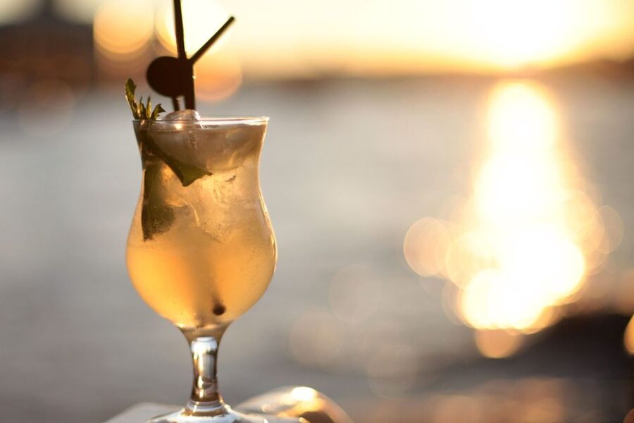 London: River Thames Evening Cruise with Bubbly and Canapés - Live music shapes the evening