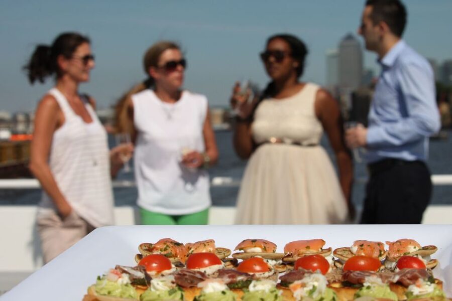 London: River Thames Evening Cruise with Bubbly and Canapés - Who should book this cruise?