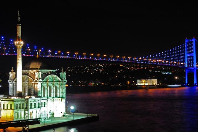 Luxury Bosphorus Dinner Cruise with Turkish Night Show - Dinner: mezes first, then three main choices