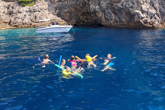 Luxury Elaphite Islands half day Cruise with lunch Apreamare - The $889.37 price: who gets good value?