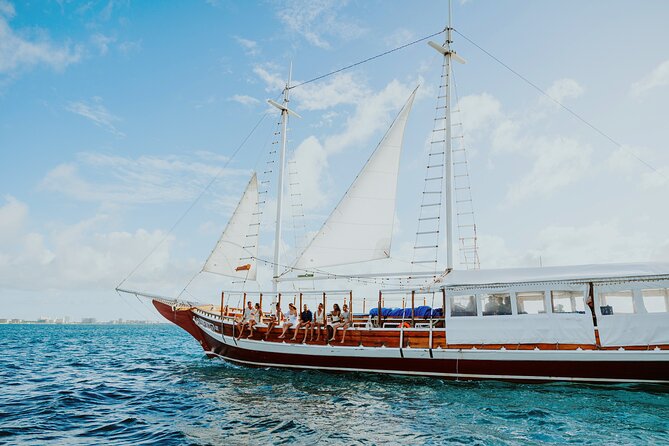 Luxury Four-Course Caribbean Dinner Cruise Experience - A welcome drink and a gentle start