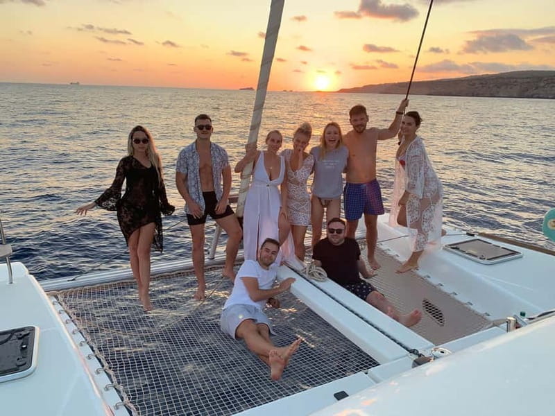 Majorca: Dinner aboard a private catamaran with snorkeling and paddle surfing - Who will enjoy this private catamaran most