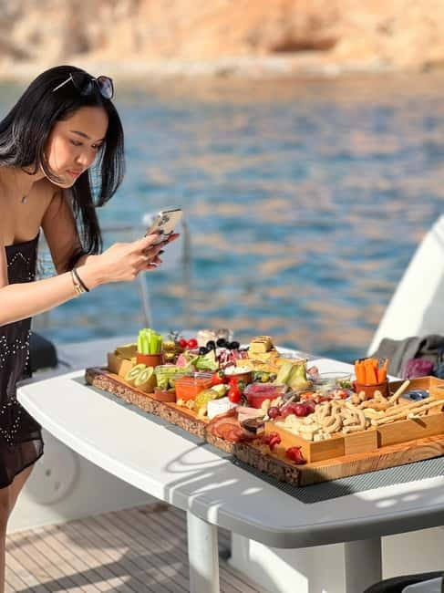 Majorca: Dinner aboard a private catamaran with snorkeling and paddle surfing - Swimming, snorkeling, and paddle surfing for one hour
