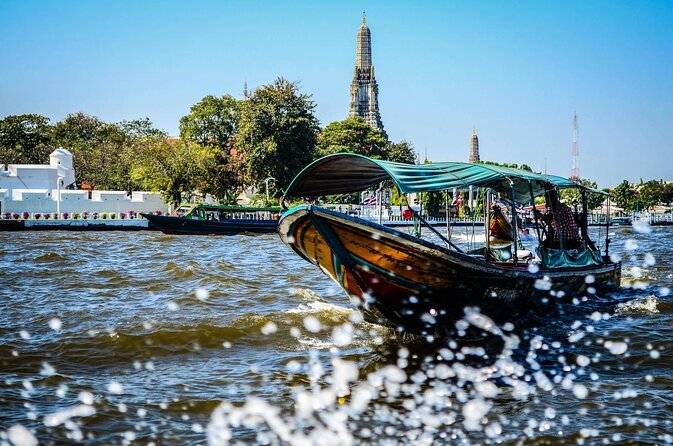 Manohra 5-Star Luxury Dinner Cruise with Pre-Canapés in Bangkok - Why the Manohra feels different from Bangkok’s big dinner boats