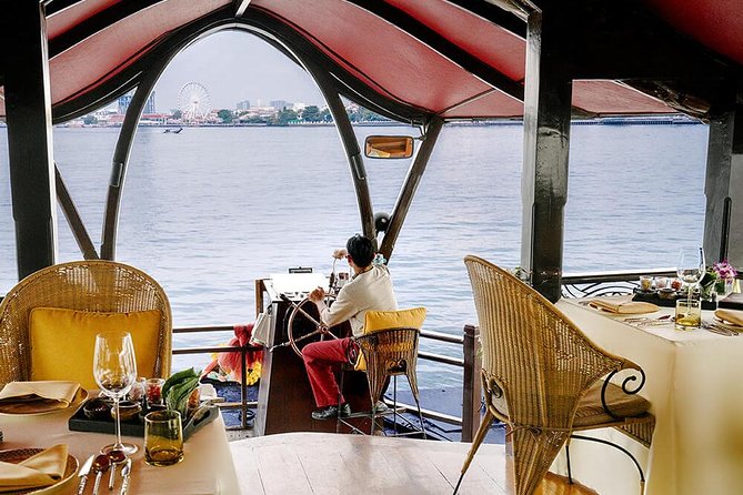 Manohra 5-Star Luxury Dinner Cruise with Pre-Canapés in Bangkok - What you eat during the four-course dinner