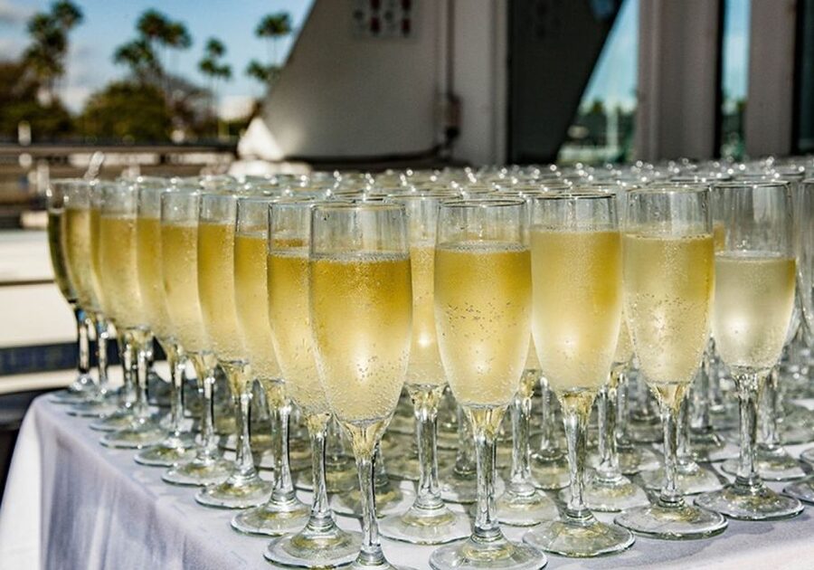 Marina Del Rey: Christmas Eve Buffet Brunch or Dinner Cruise - Christmas Eve begins in Marina del Rey harbor