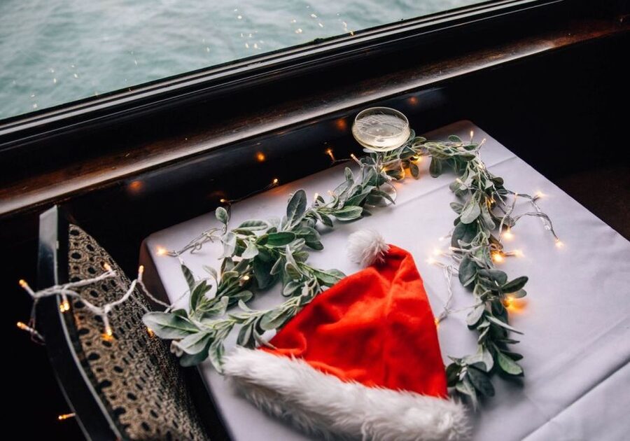 Marina Del Rey: Christmas Eve Buffet Brunch or Dinner Cruise - Music, décor, and the holiday mood