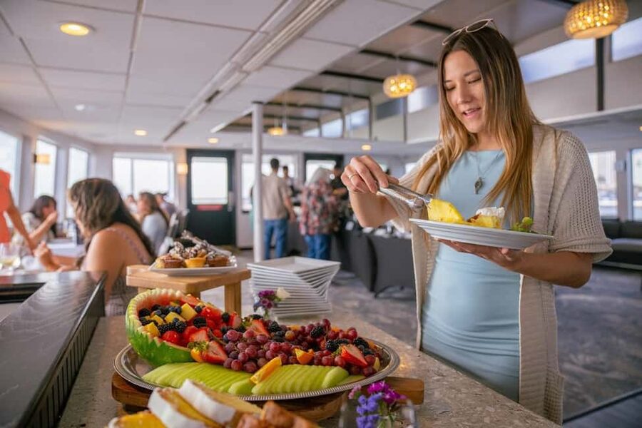 Marina del Rey: City Cruises Champagne Brunch Cruise - Unlimited champagne and attentive service