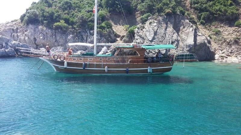 Marmaris: Private Boat Cruise with Lunch - Cruising through bays and coastal caves