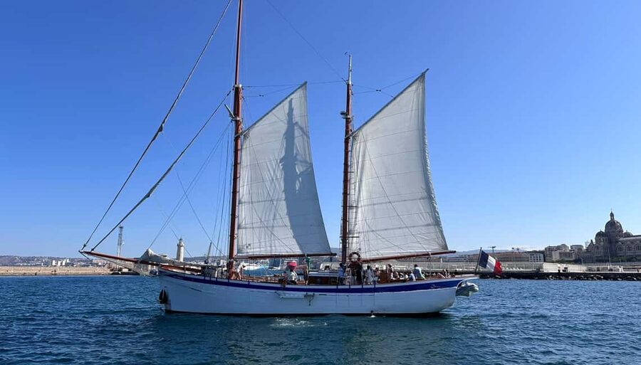 Marseille: Calanques Sailing Cruise with Lunch and Wine - A second swim among the Calanques