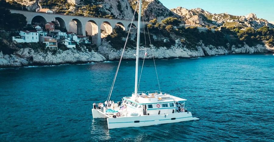 Marseille: Frioul Archipelago Catamaran Cruise with Lunch - Reaching the Frioul Archipelago and its coves