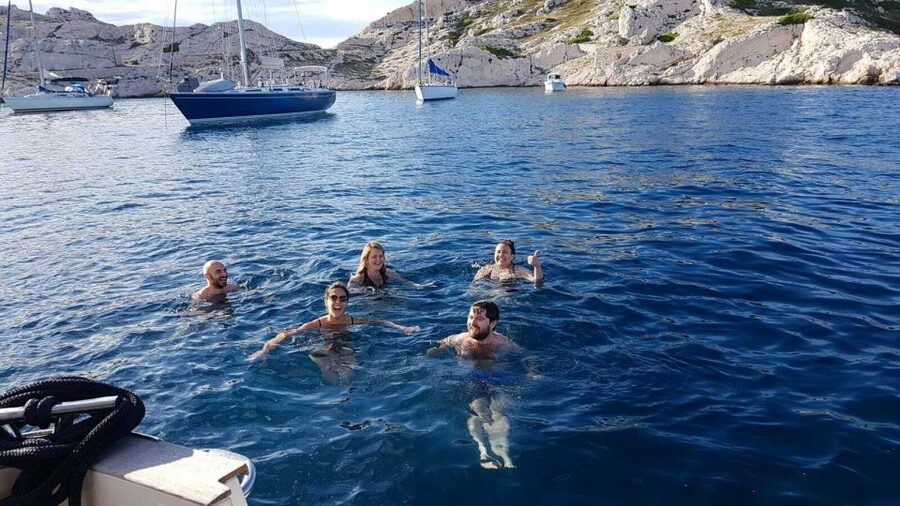 Marseille: Sunset Boat Cruise with Buffet and Organic Wine - Meeting at the Old Port