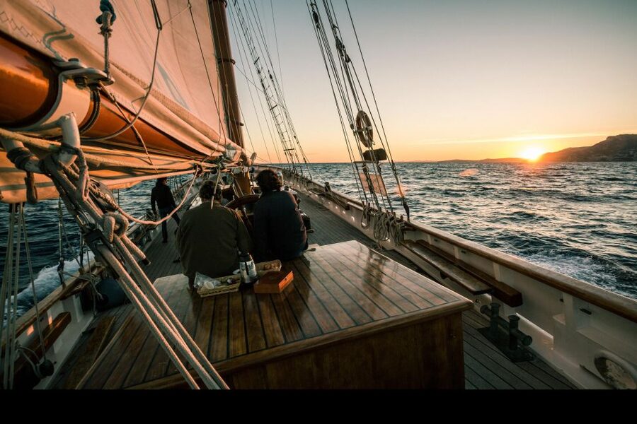 Marseille: Sunset Sailing Cruise with Dinner and Wine - Why this Marseille sailing works so well