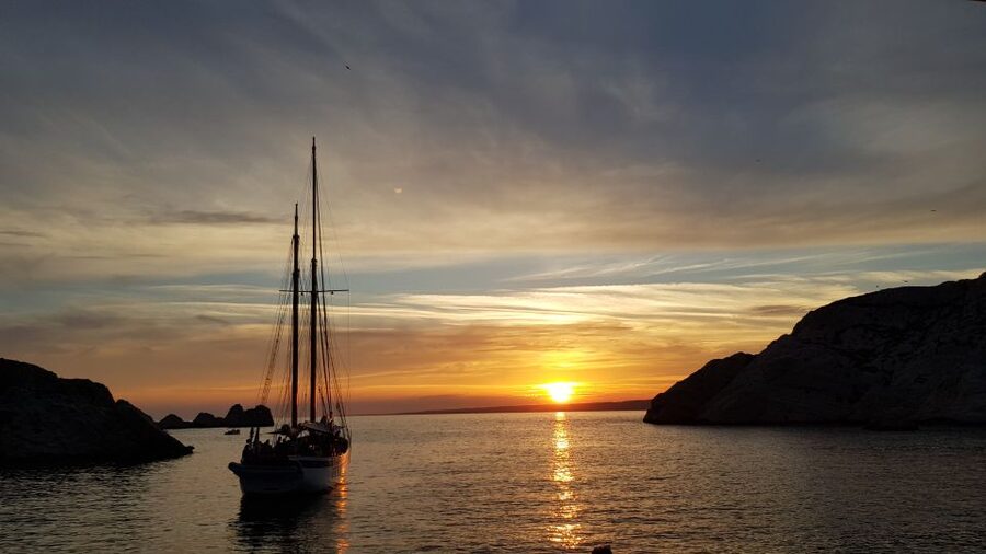 Marseille: Sunset Sailing Cruise with Dinner and Wine - Meeting at Marseille’s Old Port