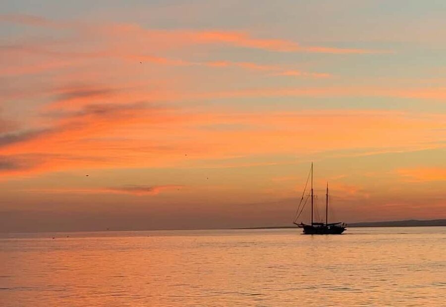 Marseille: Sunset Sailing Cruise with Dinner and Wine - Practical tips for a smoother evening