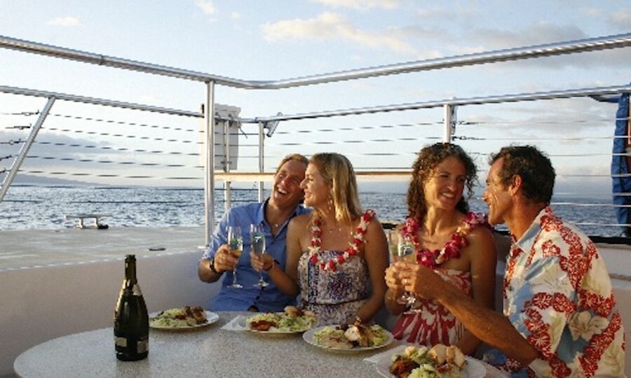 Maui: Ka'anapali Luxury Sunset Dinner Sail - Getting to the catamaran from Kaanapali Beach
