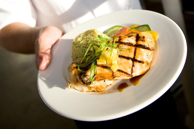 Maui Premium Dinner Cruise: Four Course Dining Experience - Drinks, music, and the evening atmosphere