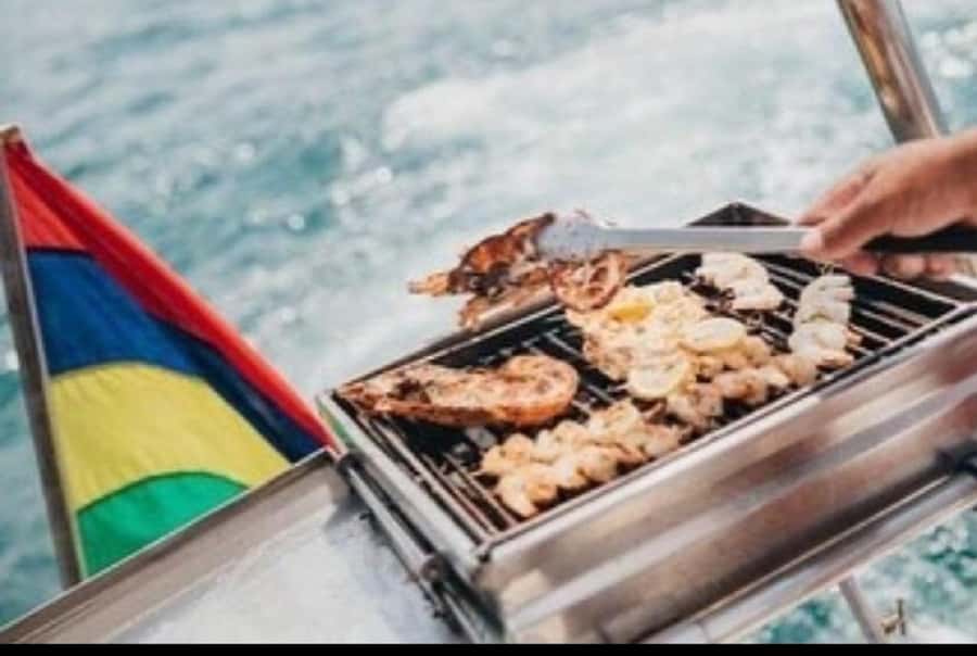Mauritius: Ile Aux Cerfs Catamaran Cruise with Lunch - Crew, atmosphere, and comfort aboard