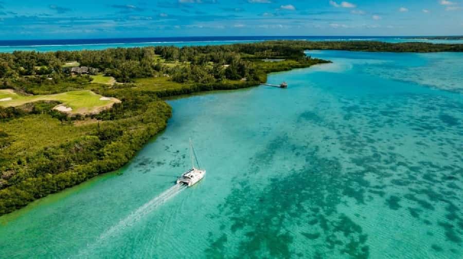 Mauritius: Ile Aux Cerfs Catamaran Cruise with Lunch - Cruising Mauritiuss east coast