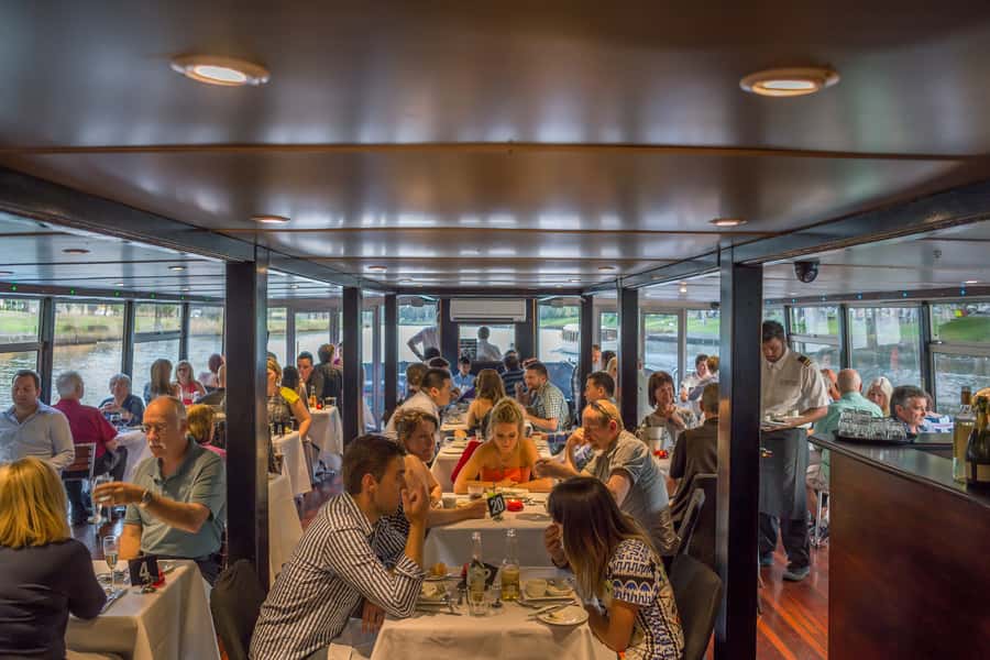 Melbourne: 4-Course Dinner Cruise with Drinks - Drinks included with the dinner