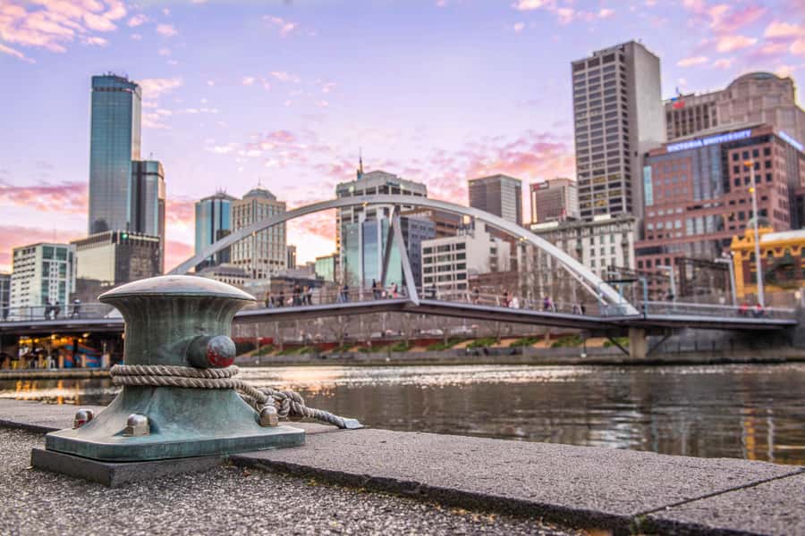 Melbourne: Spirit Of Melbourne Yarra River Lunch Cruise - A two-hour meal with Melbourne moving past your window