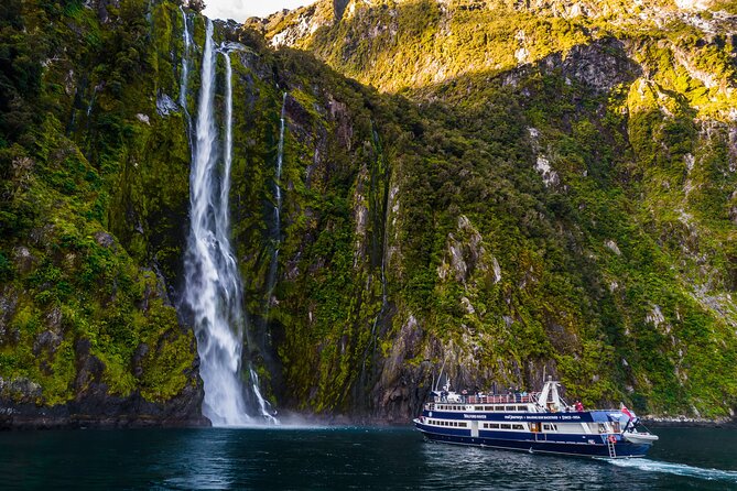 Milford Sound Luxury Lunch Cruise onboard The Fiordland Jewel - What the two-hour route feels like