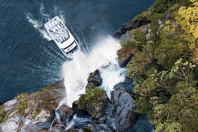 Milford Sound Premium Coach and Cruise with Lunch from Te Anau - Monkey Creek, Lake Gunn, and the road through the mountains