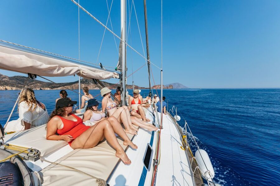 Milos: Kleftiko Cruise with Meal, Drinks and Photos at Sykia - Why Kleftiko is best seen from the sea