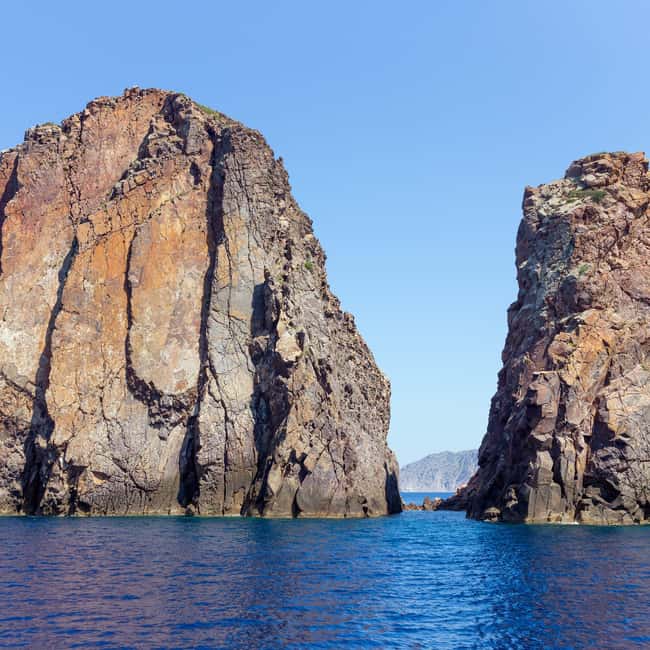 Milos: Kleftiko Semi Private Sailing Cruise with Lunch - What food and service are really like