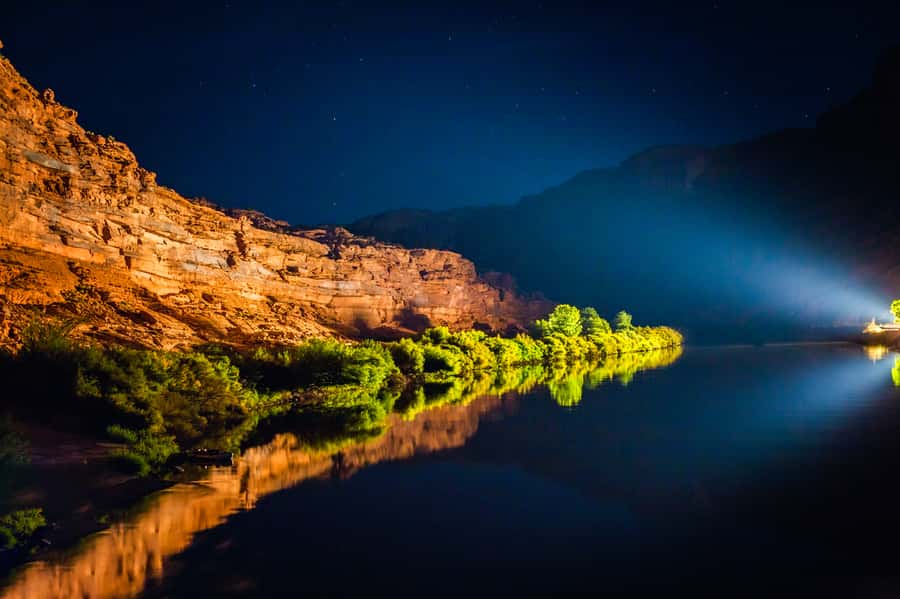 Moab: Colorado River Dinner Cruise with Music and Light Show - Guides who keep the ride moving