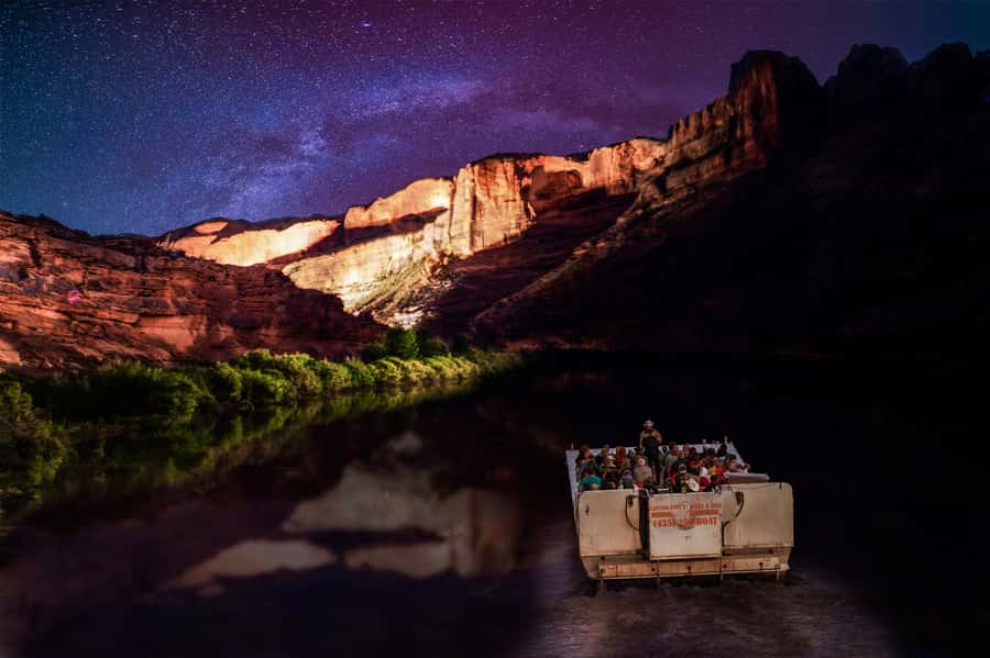 Moab: Colorado River Dinner Cruise with Music and Light Show - Boarding the flat-bottomed boat
