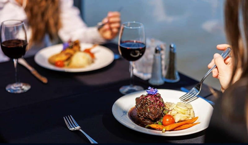 Montréal: 3 or 5-Course Dinner Cruise with DJ & Dancing - The route from the Old Port to the eastern islands