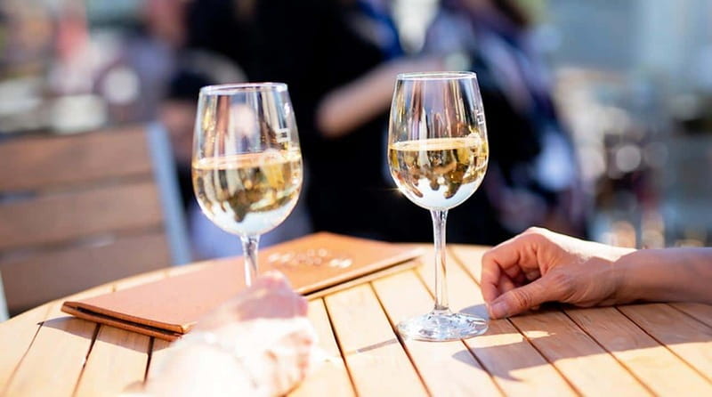 Montréal: 3 or 5-Course Dinner Cruise with DJ & Dancing - A Québec-inspired menu, not a standard buffet