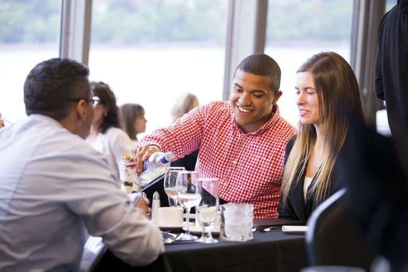 Montréal: 3 or 5-Course Dinner Cruise with DJ & Dancing - Standard dining or Red Carpet?