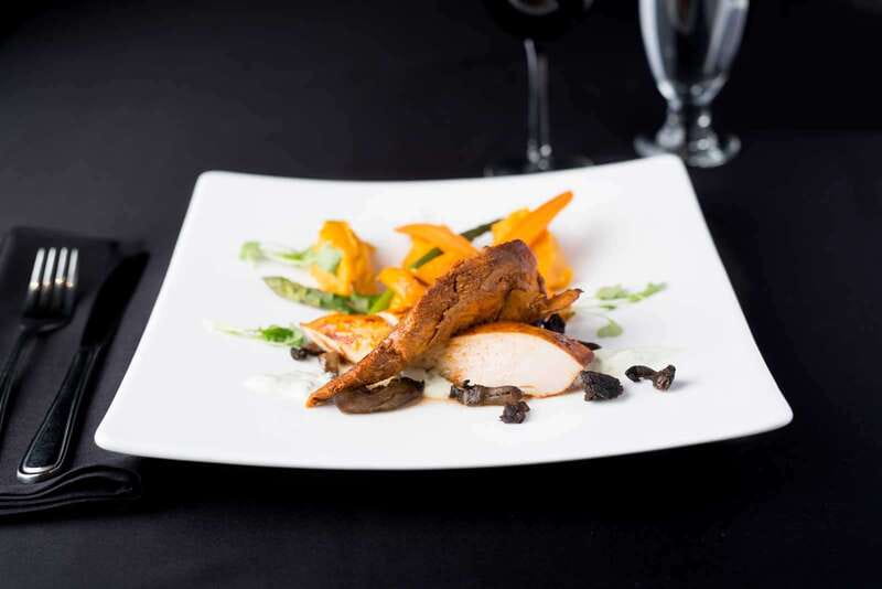 Montréal: 3 or 5-Course Dinner Cruise with DJ & Dancing - Is $131 a fair price?
