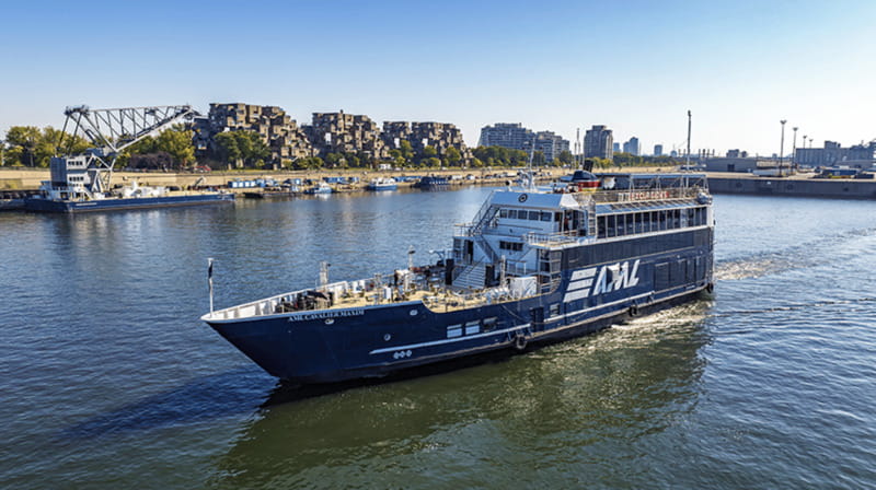 Montréal: Weekend River Brunch Cruise - Commentary, sound, and the quiet stretches