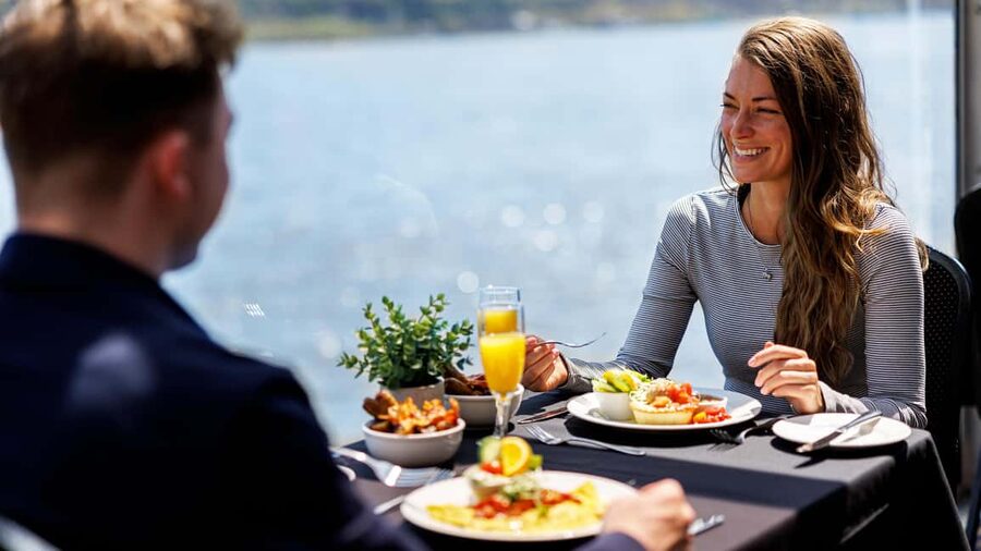 Montréal: Weekend River Brunch Cruise - Boarding at Grand Quai
