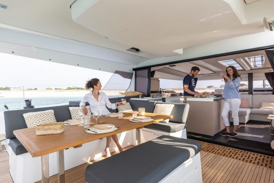 Mykonos: Catamaran Cruise with 3-Course Meal and Transfers - Getting from Mykonos to the water