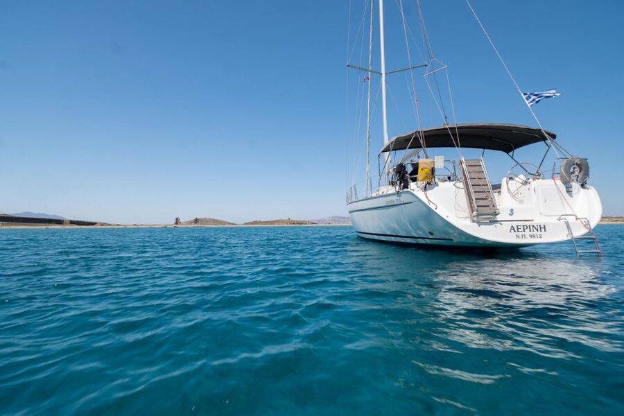 Mykonos: Delos & Rhenia Boat Cruise with Lunch & Transfer - The sailing style is part of the experience