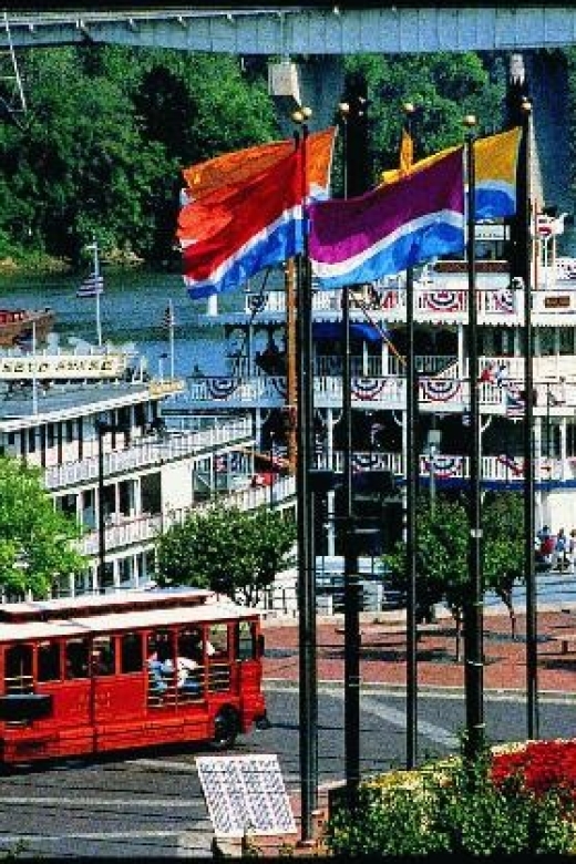 Nashville: General Jackson Showboat Dinner Cruise - Boarding the General Jackson at 6 p.m.