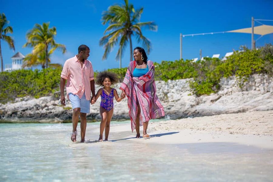Nassau: Pearl Island Beach Day Trip and Cruise with Lunch - A basic Bahamian lunch at midday