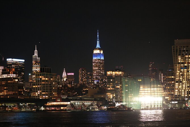 New York City Dinner Cruise on Luxury Yacht with Live Music - Music, atmosphere, and the best place to spend the evening