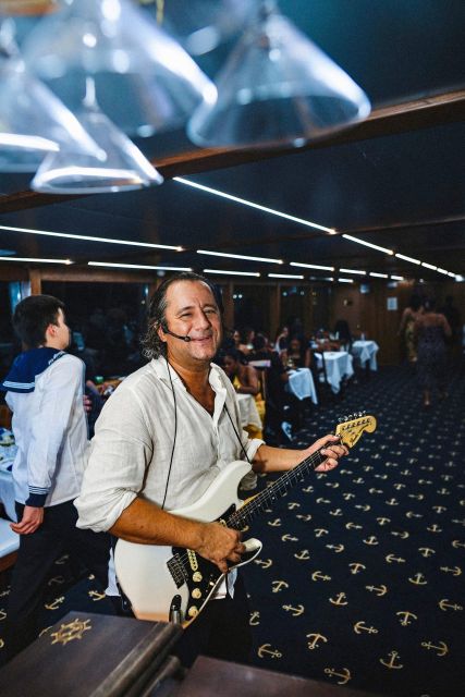 New York City: Gourmet Dinner Cruise with Live Music - Sunset, bridges, and dinner in one evening