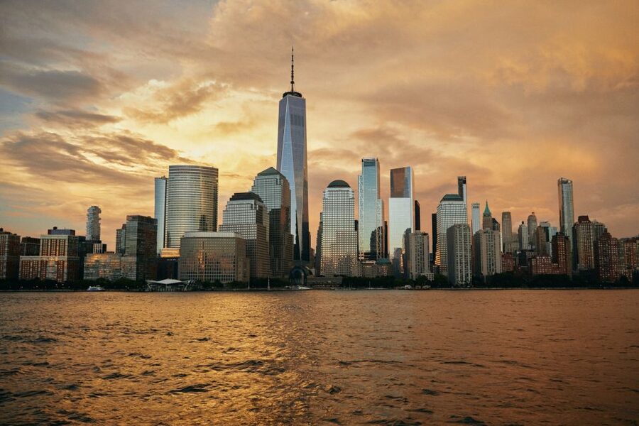 New York City: Gourmet Dinner Cruise with Live Music - The route: from Manhattan Bridge to Lower Manhattan