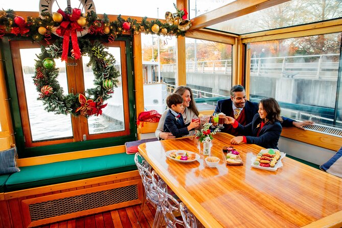 New York City Holiday Brunch Cruise on Classic Boat - The holiday salon and table service