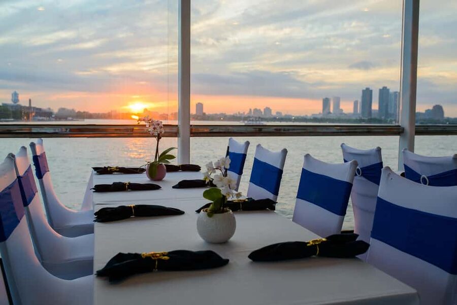 New York City: Signature Dinner Cruise on the Eternity - The Statue of Liberty at dinner time